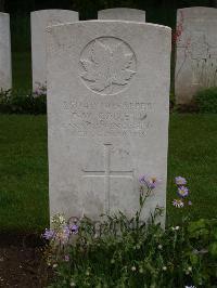 Etaples Military Cemetery - Collett, F W